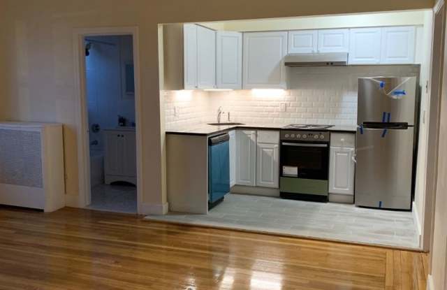Gorgeous Comm Ave Apt by T! Ht/HW Inc, Modern Appliances. $500 Rebate with Monthly Promo! Cat  Small Dog OK photos photos