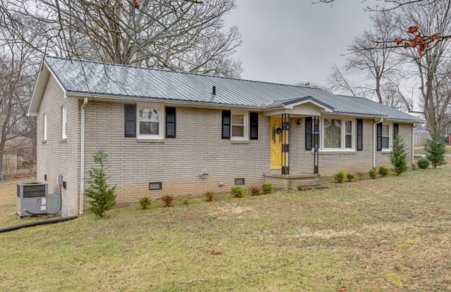 207 S Hummingbird Ln - 207 South Hummingbird Lane, Dickson, TN 37055