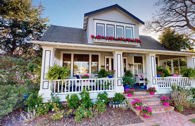 A Timeless Coronado Beach Cottage photos photos