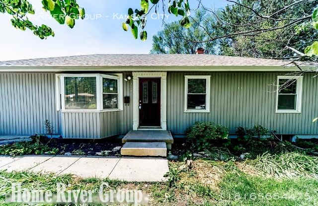 1340 S Delaware - 1340 South Delaware Avenue, Independence, MO 64055