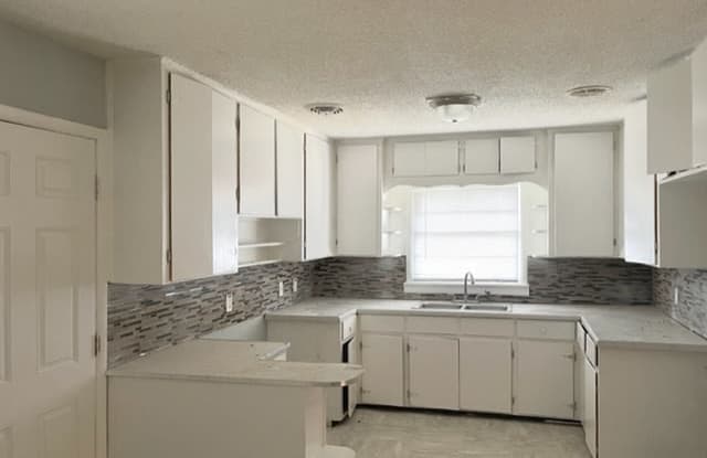 3908 Wesley Dr photos photos