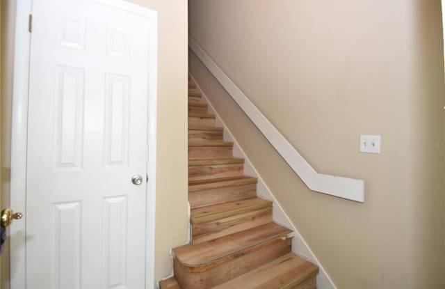 6 BROADMORE Circle Gallery 3
