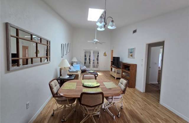 741 E Hartford Street Gallery 3