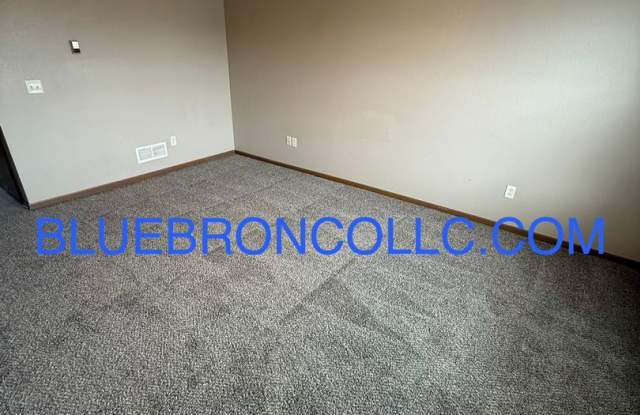 Lovely 2 bedroom townhome with great layout. Gallery 2