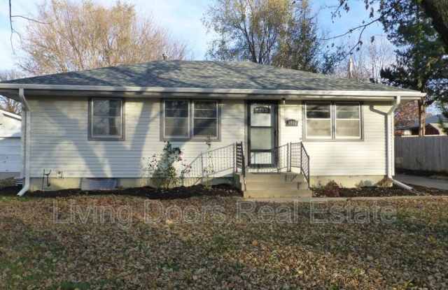 3910 N 12 St - 3910 North 12th Street, Lincoln, NE 68521