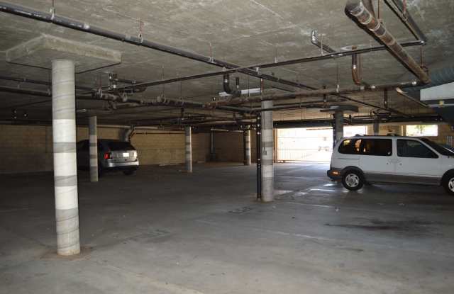 2 BR, 1 and 1/2 BA Condo with 2 Parking Space Gallery 3