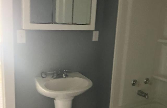 Refreshed 2 bedroom home Gallery 1