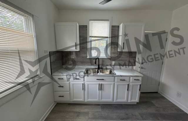 12010 Castlewood Avenue Gallery 3