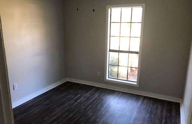 102 Tanglewood Cir Gallery 1