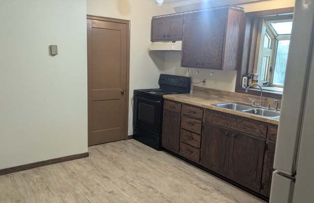 2-bedroom 1-bath home available Nov 1st! Gallery 1
