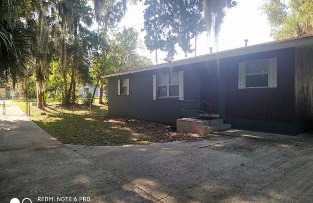 230 S Clara Ave - 230 South Clara Avenue, DeLand, FL 32720
