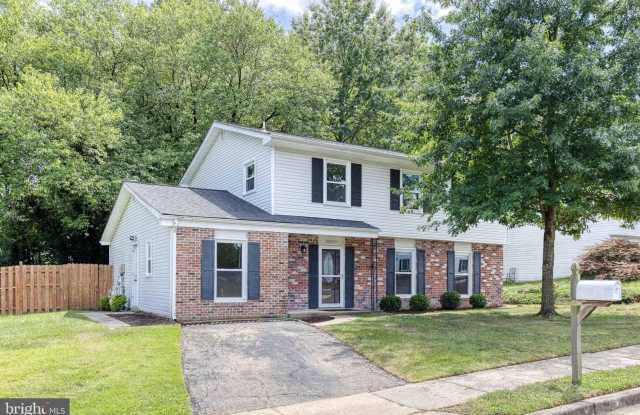 Welcome to this beautifully updated 5bd 2.5bth home! photos photos