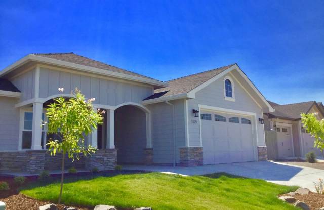 Stunning Newer Build in Stonegate Estates!! - 1329 Stonegate Drive, Medford, OR 97504
