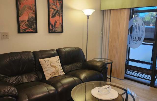 Oaks IV  Condominium-First Floor for Seasonal Rent Gallery 3