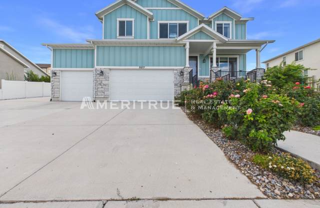 Large luxurious house with view of beautiful Utah Lake! Gallery 1