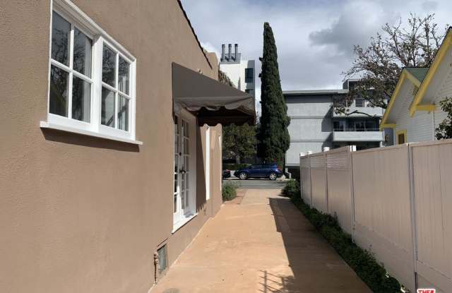 653 North WEST KNOLL Drive Gallery 3