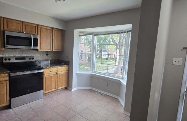 8126 LONDONDERRY Court Gallery 2