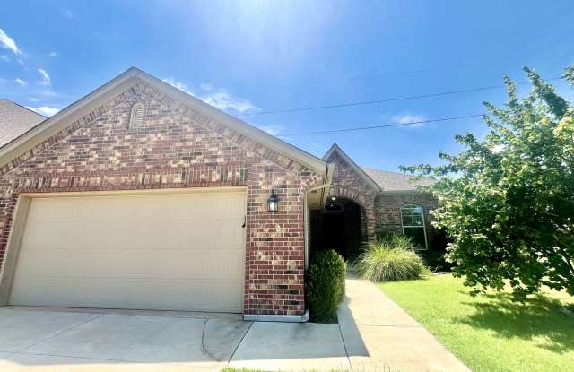 For Rent: 4 Bed | 2 Bath | Spacious Yard | Covered Patio photos photos