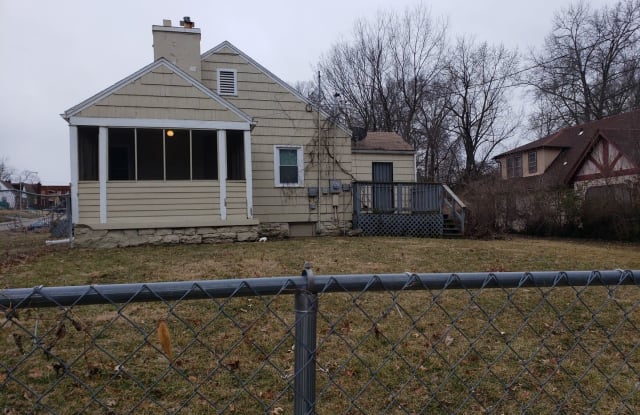 7300 Tracy Ave IV-070 - 7300 Tracy Avenue, Kansas City, MO 64131