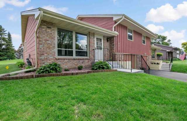 871 6th St Sw - 871 6th Street Southwest, New Brighton, MN 55112