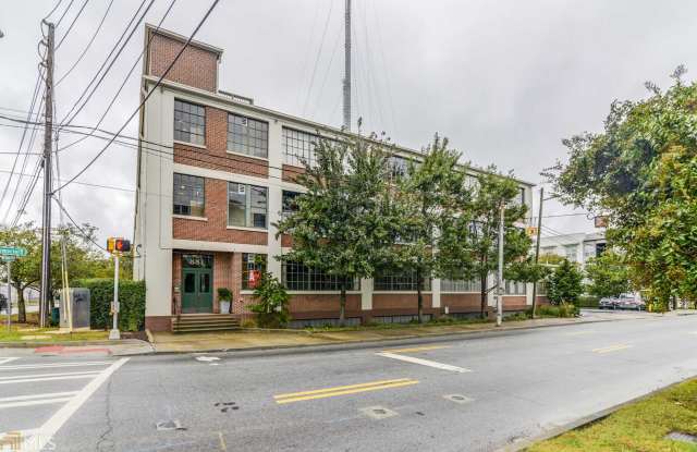 881 Memorial Dr Gallery 2