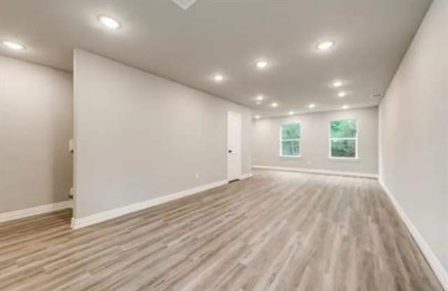 1118 Oak Drive Gallery 4