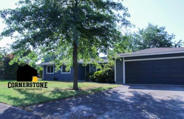 2670 Fijian Way - 2670 Fijian Way, Medford, OR 97504