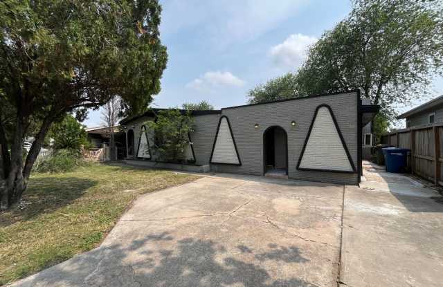 UPDATED FOUR BEDROOM PLUS BONUS ROOM!! photos photos UPDATED FOUR BEDROOM PLUS BONUS ROOM!! photos photos