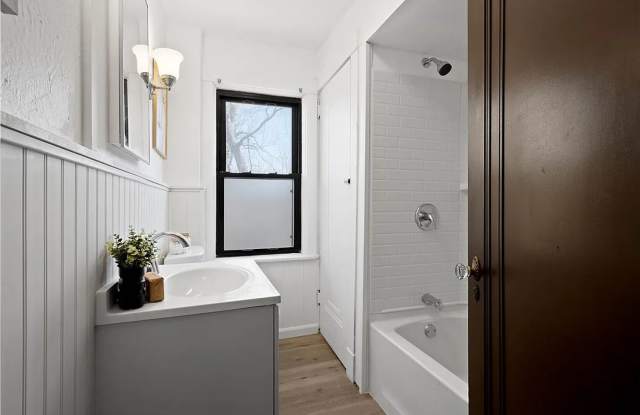 3 bed 1 bathroom - central air, outdoor space, laundry photos photos
