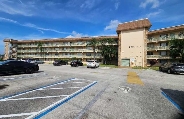 300 Village Green Circle S unit: 408 photos photos