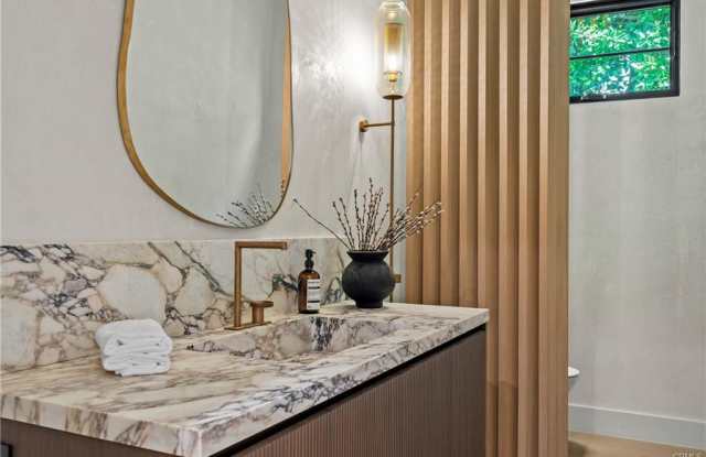 4625 Vesper Avenue photos photos