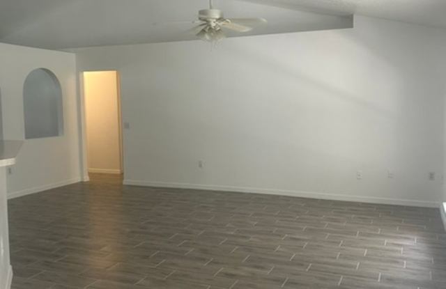 3 bed 2 bath home that has been freshly painted and tiled throughout Gallery 4