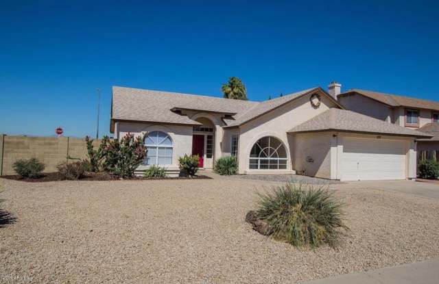 Charming 3 bed 2 bath in Peoria w/ RV Gate!! photos photos