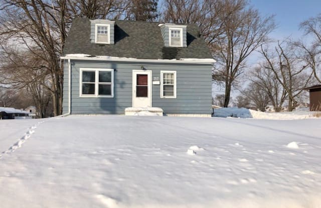 717 Adams St - 717 Adams Street, Waterloo, IA 50703