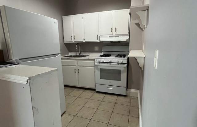 Huge 4 Bed Close to BU Gallery 3