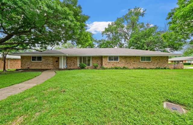 3745 Glenmont Drive - 3745 Glenmont Drive, Fort Worth, TX 76133