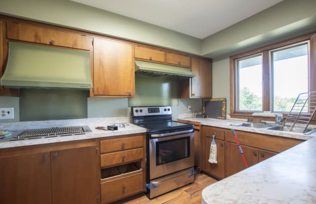 8302 Alverno Avenue - 8302 Alverno Avenue West, Inver Grove Heights, MN 55077