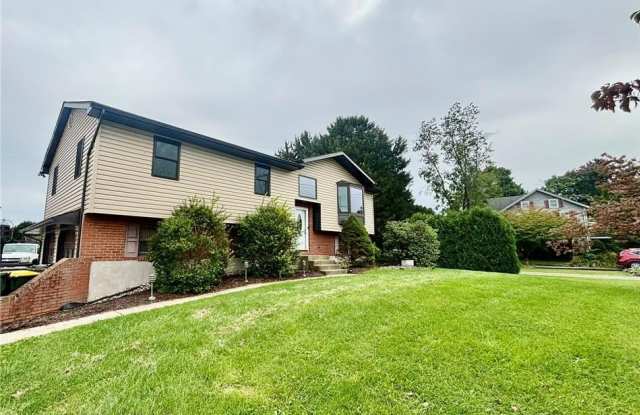 8740 Breiningsville Gallery 2