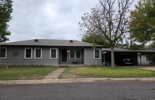 705 N Lee - 705 North Street, Kerrville, TX 78028