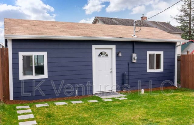 2123 1/2 8th St - 2123 1/2 8th St, Bremerton, WA 98312