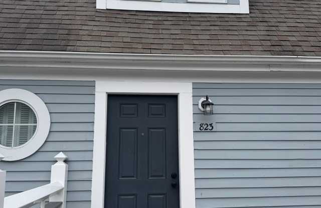 823 Old Pond Lane Gallery 1
