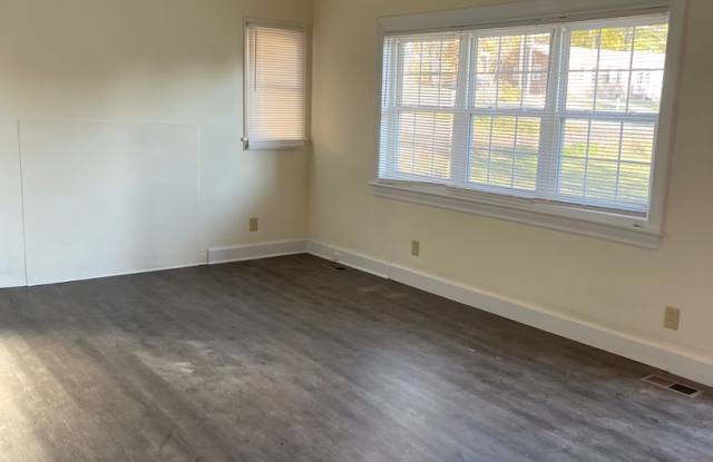 Charming 3BR, 1BA Home in Creedmoor! Gallery 4