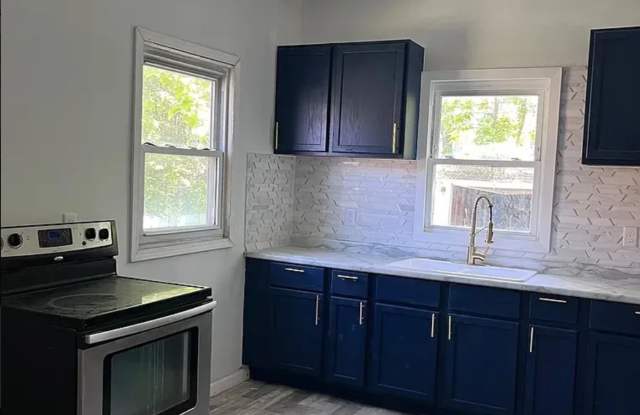 Newly Renovated 3-Bedroom Pet-Friendly Home in East Cleveland photos photos