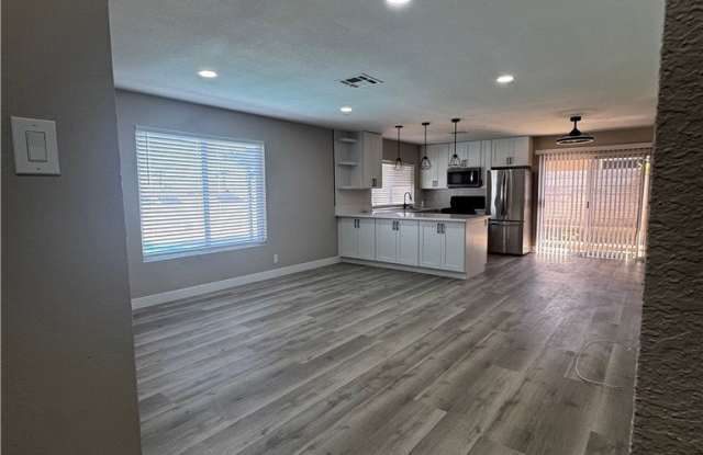 336 VIEWMONT Drive Gallery 2