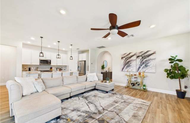 19563 Utopia Lane Gallery 3