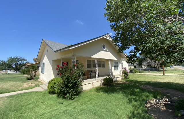 400 West Garza Street photos photos