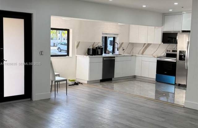 1601 NE 158th St photos photos