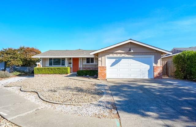 Charming Three Bedroom Napa Bel Aire House - 3552 Mariposa Court, Napa, CA 94558