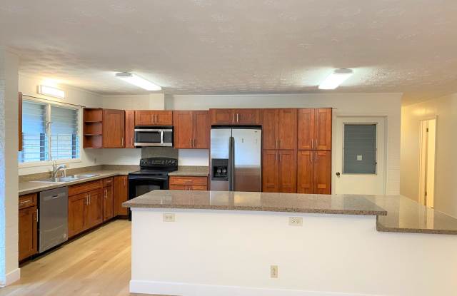 Manoa - Upgraded 3 Bedroom, 3 Bath Single Family Home with Enclosed Garage Gallery 1