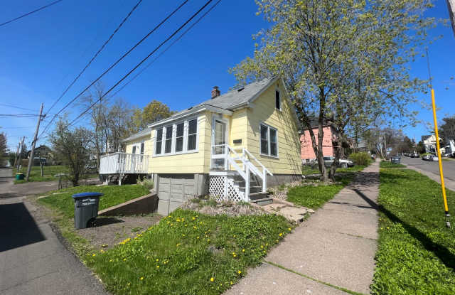 AVAILABLE JUNE - Perfect 2 Bed 1 Bath In Hillside Neighborhood photos photos